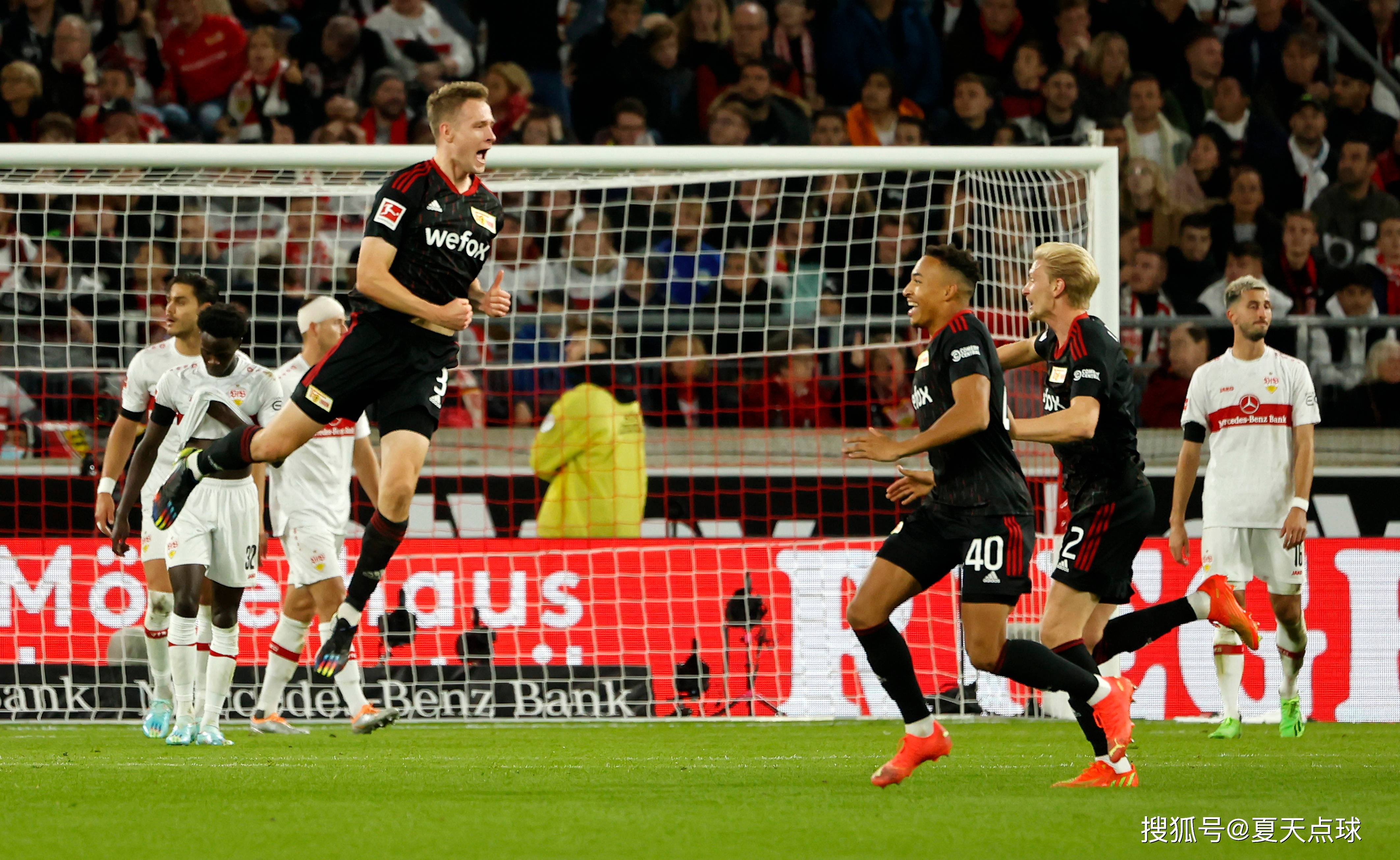 九游电脑版-包含德甲精彩瞬间：关键扑救锁定胜局，战术变化令人振奋的词条