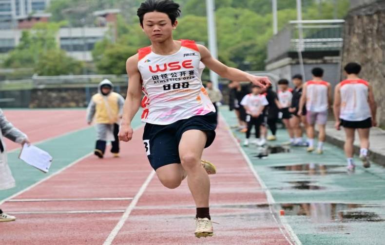 包含赛场斩获瞬间:精彩击球赢得掌声如雷的词条 包含赛场斩获瞬间:精彩击球赢得掌声如雷的词条