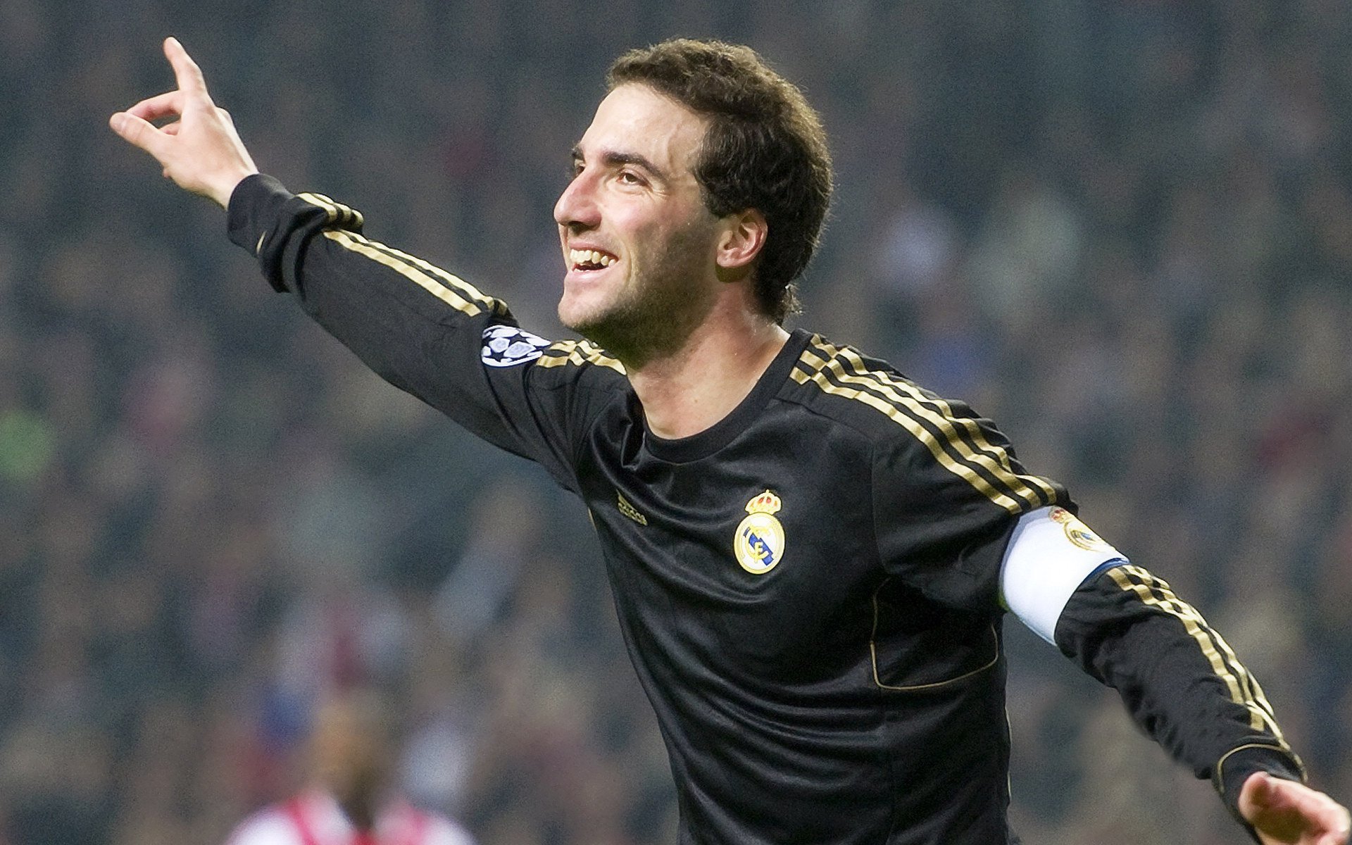 中国队在乒乓球项目中夺得六枚金牌，巩固了其在亚洲的领先地位。